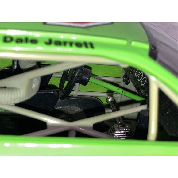 1994 Dale Jarrett #18 Chevy Interstate Batteries 1:18 NASCAR Collector's Edition - Picture 16 of 16